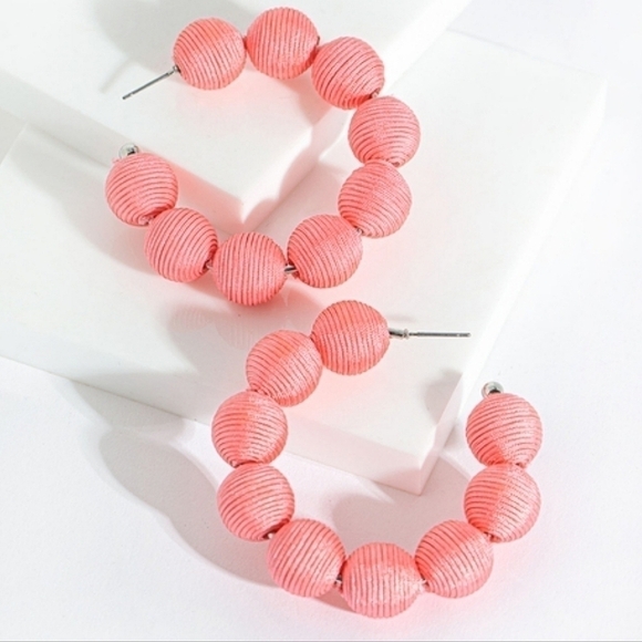 NWT Yarn Ball Hoop Earrings - Picture 3 of 3